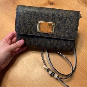 Mk sling bag